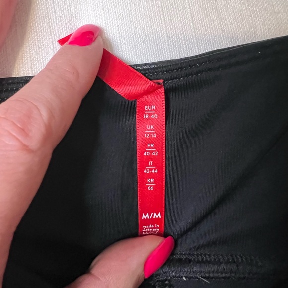 SPANX Women Faux Leather Moto Leggings Black High waisted Shaping Athletic M EUC - Picture 3 of 7